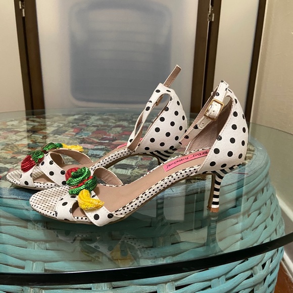 betsey johnson kitten heels